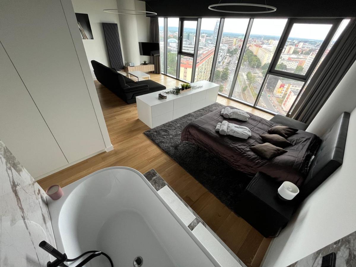 Hanza Tower - Luxurious Apartment 60M2 - 15Th Floor City View Stettino Esterno foto