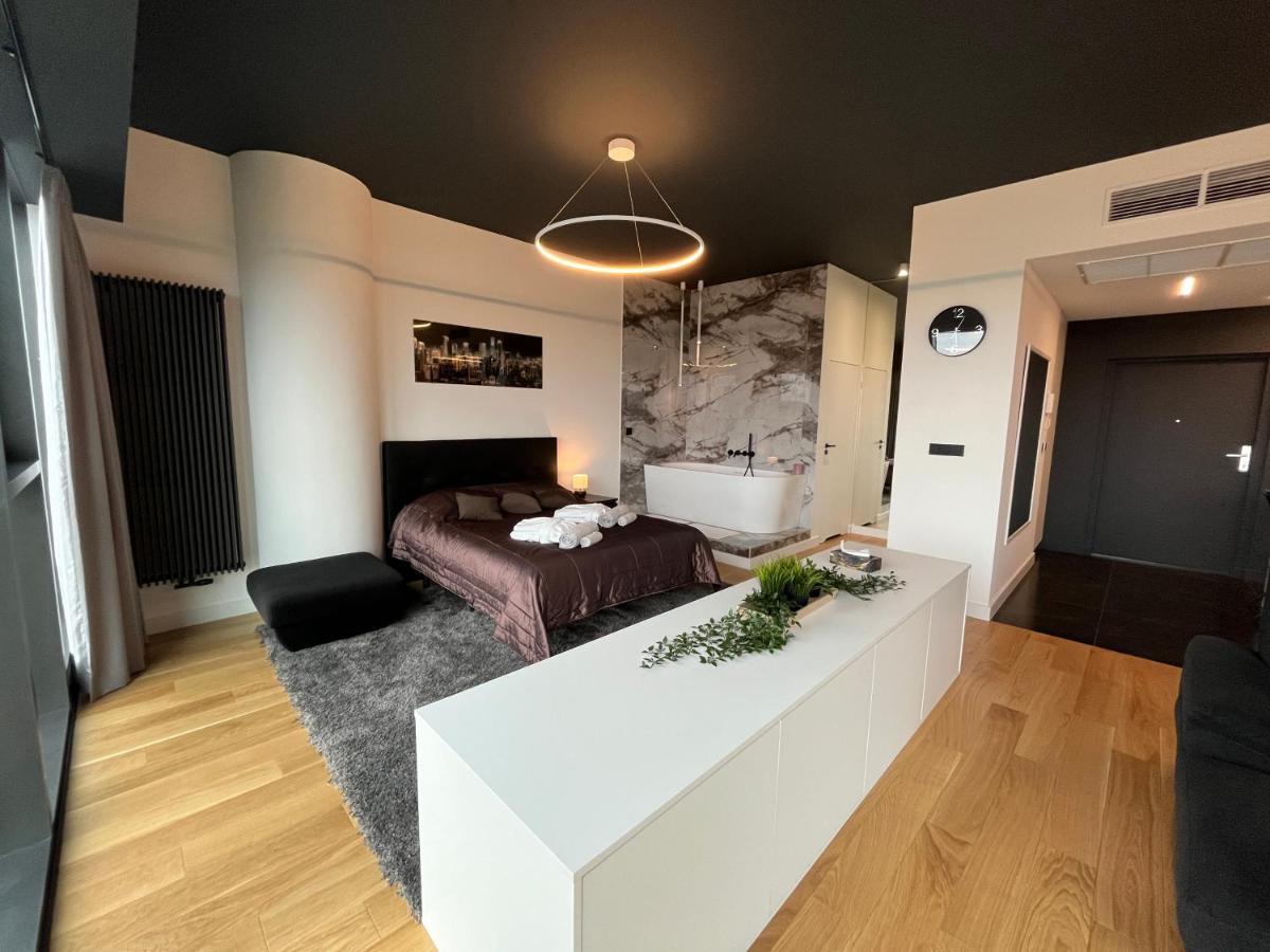 Hanza Tower - Luxurious Apartment 60M2 - 15Th Floor City View Stettino Esterno foto