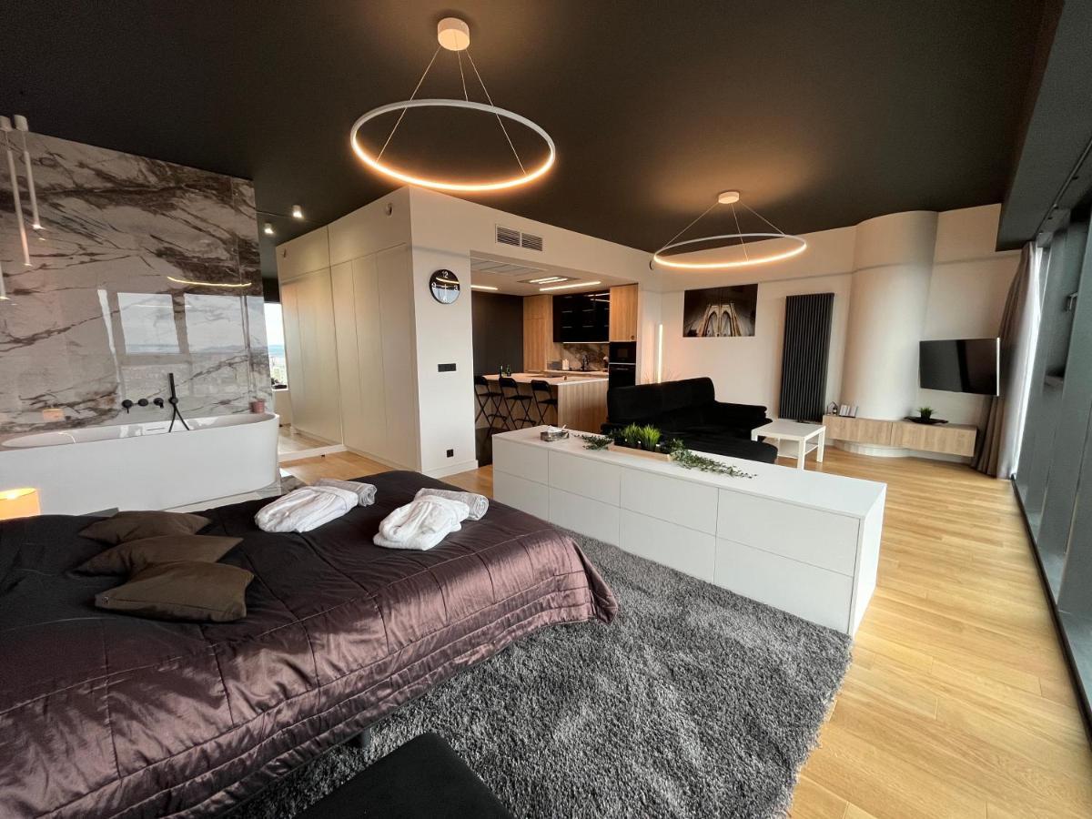 Hanza Tower - Luxurious Apartment 60M2 - 15Th Floor City View Stettino Esterno foto