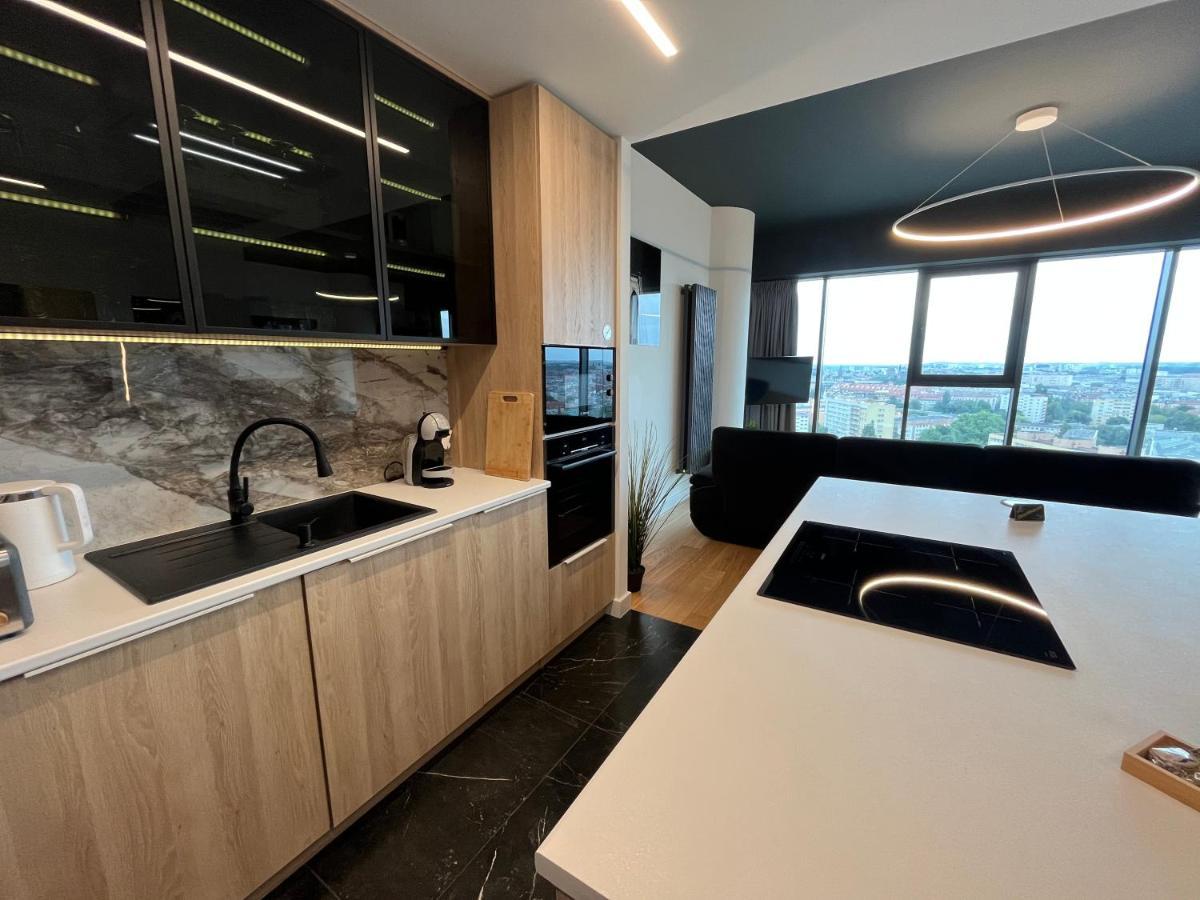 Hanza Tower - Luxurious Apartment 60M2 - 15Th Floor City View Stettino Esterno foto