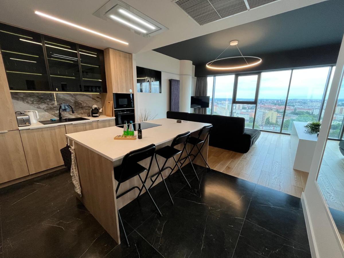 Hanza Tower - Luxurious Apartment 60M2 - 15Th Floor City View Stettino Esterno foto